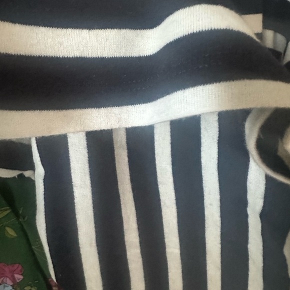 NWOT/EUC Talbots Classic Navy and White Striped V-Neck Tee SZ L - Picture 6 of 9